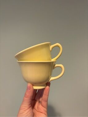 Vintage yellow “El Patio" pattern produced by Franciscan Pottery 💛 set of 2